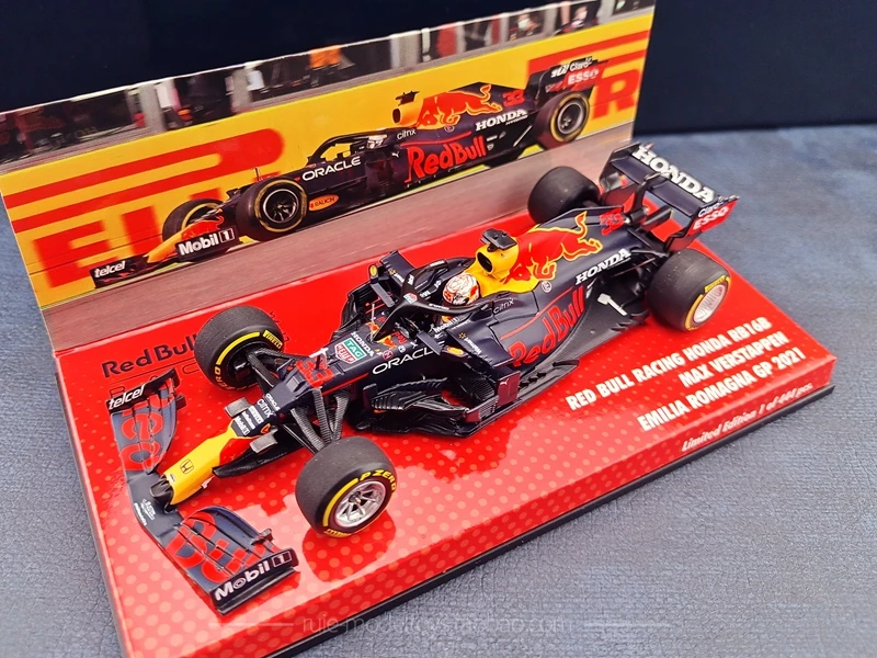 Металлическая Игрушечная модель автомобиля Minichamps 1: 16 RB16B F1 2021, станция Романья, верстаппен #33, ограниченная серия, игрушечный подарок
Металлическая Игрушечная модель автомобиля Minichamps 1: 16 RB16B F1 2021, станция Романья, верстаппен #33, ограниченная серия, игрушечный подарок