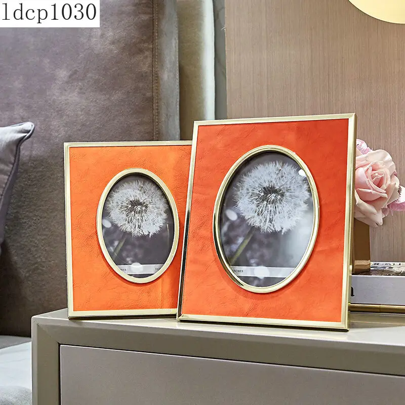 Золотая рамка для фотографий, оранжевая кожаная фоторамка, Короткие Золотые рамки для фотографий, декоративные украшения для прикроватного столика
Золотая рамка для фотографий, оранжевая кожаная фоторамка, Короткие Золотые рамки для фотографий, декоративные украшения для прикроватного столика