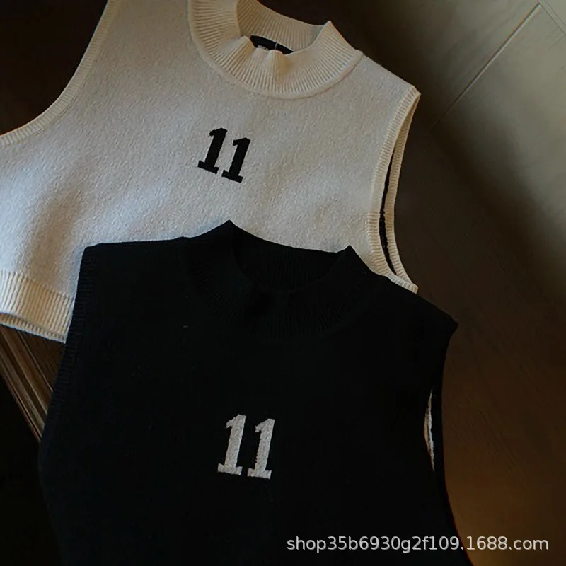 Knitted Sleeveless Vest Crop Top for Woman 2021 Summer Sexy Female Clothing Indie Vintage Designer Tops
Knitted Sleeveless Vest Crop Top for Woman 2021 Summer Sexy Female Clothing Indie Vintage Designer Tops