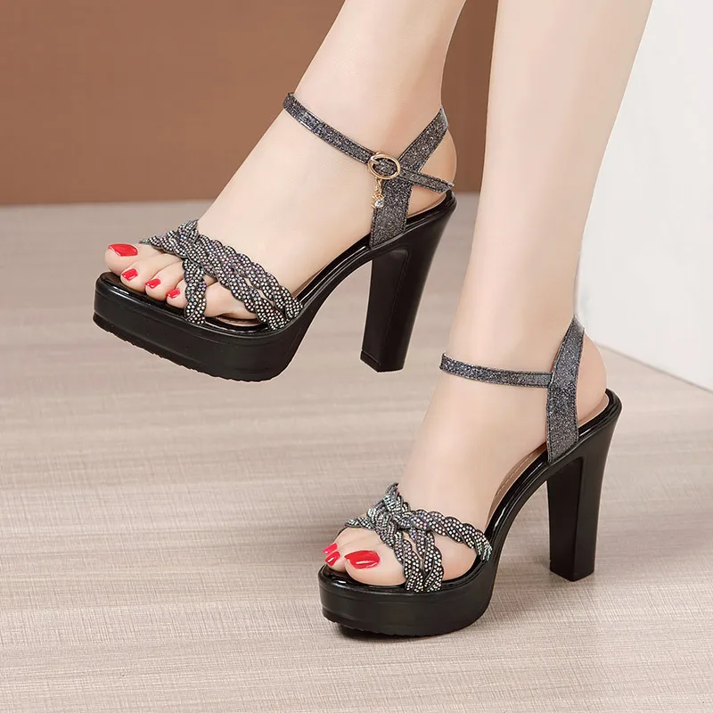 Plus Size 33-43 Peep Toe Bling Rhinestone Wedding Shoes Summer Platform Sandals 2022 Fashion High Heels Sandals Ladies Moedel
Plus Size 33-43 Peep Toe Bling Rhinestone Wedding Shoes Summer Platform Sandals 2022 Fashion High Heels Sandals Ladies Moedel