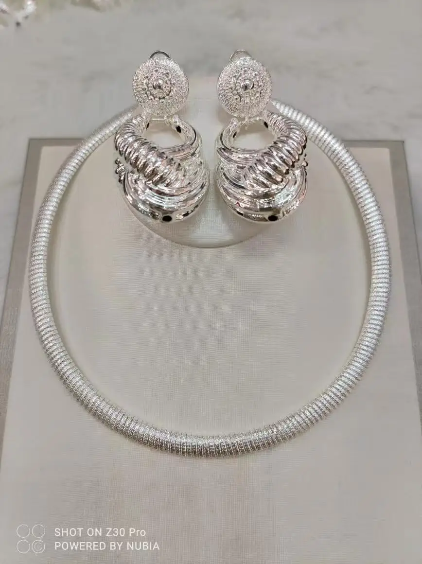 Women Silver Plated Jewelry Set 40+5cm Collar Necklace and Earrings 2 Pieces Set Dubai Jewelry Set for Women
Women Silver Plated Jewelry Set 40+5cm Collar Necklace and Earrings 2 Pieces Set Dubai Jewelry Set for Women