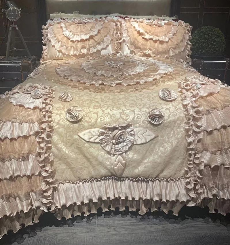 Champagne Luxury Wedding Style Silk Jacquard Stereoscopic Rose Lace spread skirt/Shett Coverlet Bed Cover Set Pillowcases
Champagne Luxury Wedding Style Silk Jacquard Stereoscopic Rose Lace spread skirt/Shett Coverlet Bed Cover Set Pillowcases