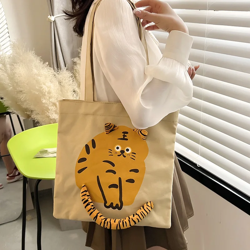 Large Capacity Canvas Bag 2023 New Girl Korean Version Fashion Simple and Cute Shoulder Bag Tiger Print Student
Large Capacity Canvas Bag 2023 New Girl Korean Version Fashion Simple and Cute Shoulder Bag Tiger Print Student