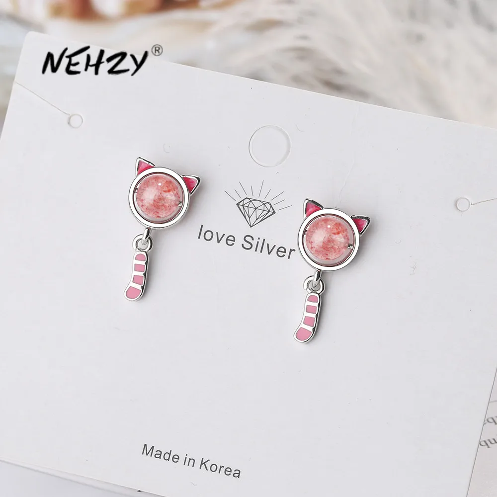 Серебро 925 пробы 2021 пробы от DAYIN, новые женские модные ювелирные изделия, высококачественные простые серьги в виде розового котенка с кристаллами из циркония
Серебро 925 пробы 2021 пробы от DAYIN, новые женские модные ювелирные изделия, высококачественные простые серьги в виде розового котенка с кристаллами из циркония