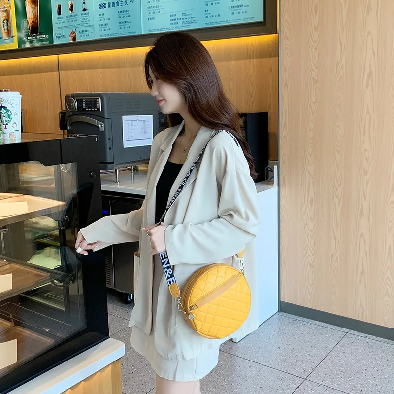 Fashion Luxury Designer Handbags High Quality Simple Leisure Women Round Crossbody Bags for Women 2022 Trend Chain Shoulder Bag
Fashion Luxury Designer Handbags High Quality Simple Leisure Women Round Crossbody Bags for Women 2022 Trend Chain Shoulder Bag