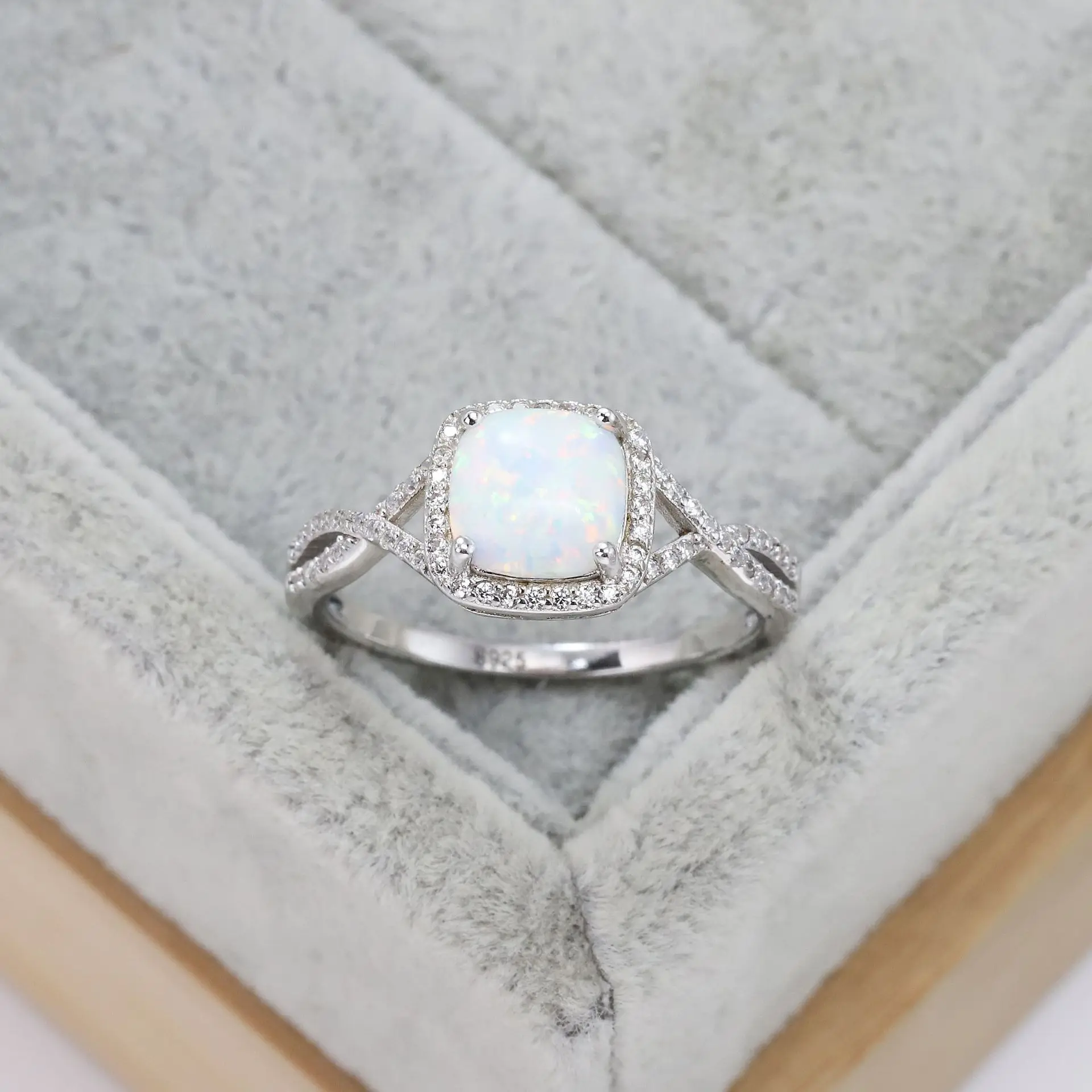 2023 New S925 Sterling Silver Ring Simple Square Australian Gem Set Diamond Ring Elegant Personalized Engagement Ring
2023 New S925 Sterling Silver Ring Simple Square Australian Gem Set Diamond Ring Elegant Personalized Engagement Ring