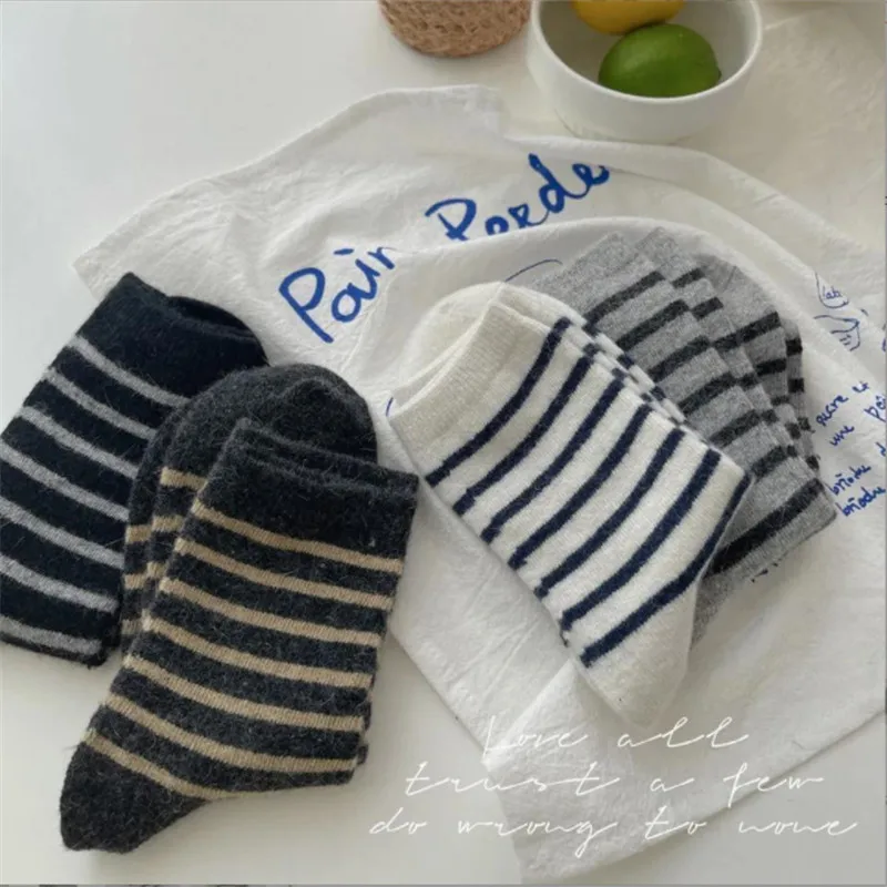 New Style Thickened Warm Rabbit Wool Female Socks Day Long Tube Stripe Warm Socks Soft Glutinous Cotton Socks Woman
New Style Thickened Warm Rabbit Wool Female Socks Day Long Tube Stripe Warm Socks Soft Glutinous Cotton Socks Woman