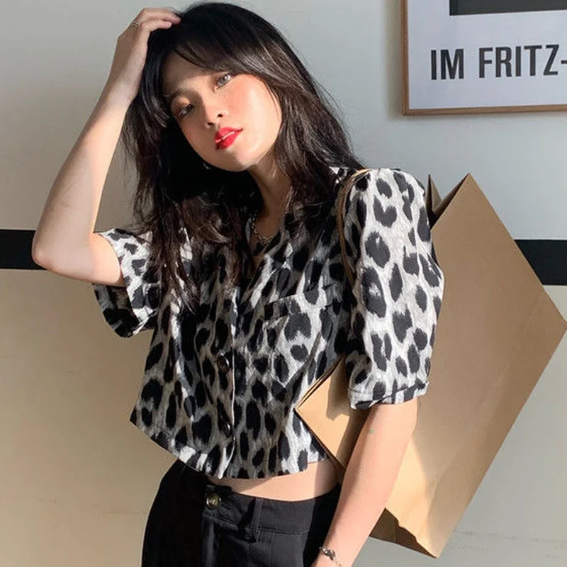 Shirt women's leopard print chiffon women's lapel sexy street fashion casual seven-point top short-sleeved popular all-match
Shirt women's leopard print chiffon women's lapel sexy street fashion casual seven-point top short-sleeved popular all-match
