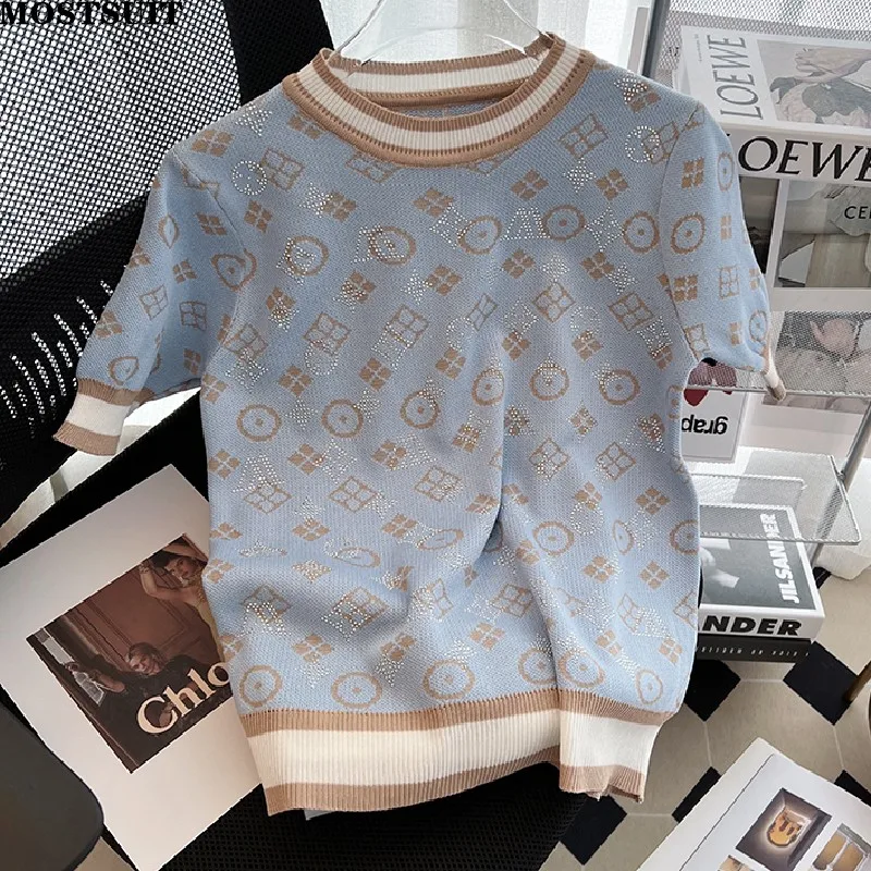 Женский жаккардовый свитер, стразы, трикотажный, с коротким рукавом, с круглым вырезом
Женский жаккардовый свитер, стразы, трикотажный, с коротким рукавом, с круглым вырезом