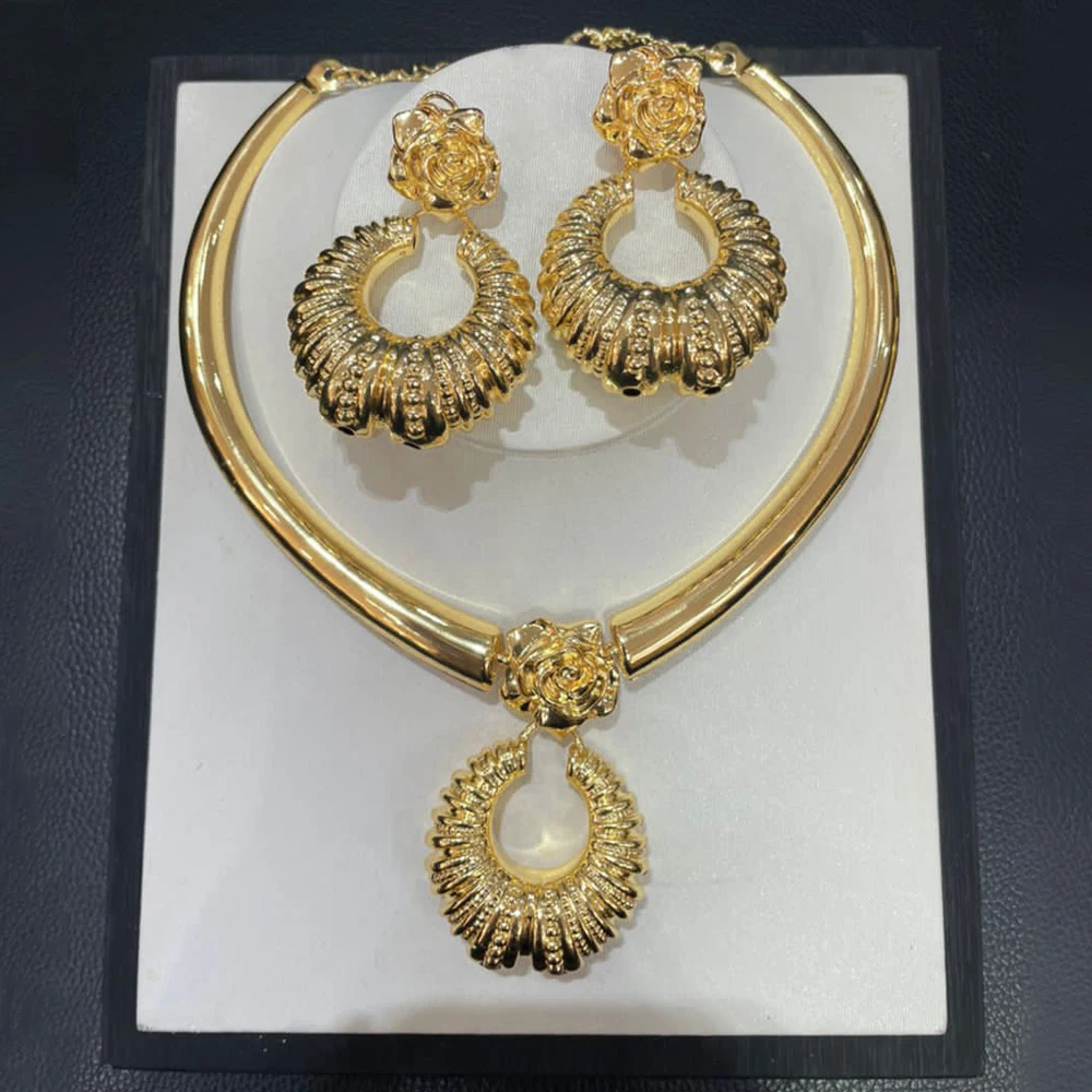 African Fashion Women Gold Color Sets Dubai Golden Copper Necklaces Hoop Earrings Set For Italian Bridal Wedding Accessories
African Fashion Women Gold Color Sets Dubai Golden Copper Necklaces Hoop Earrings Set For Italian Bridal Wedding Accessories