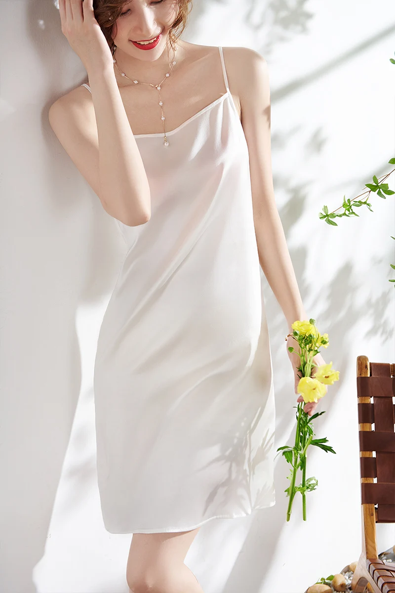 QINGZIYOU Skin-friendly Satin Mulberry Silk Bottoming Slip Dress Adjustable Straps
QINGZIYOU Skin-friendly Satin Mulberry Silk Bottoming Slip Dress Adjustable Straps