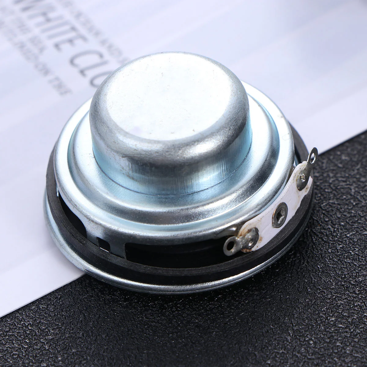 1Pcs 40MM Full Range Speakers 4 Ohm 5W Enthusiast DIY Flat Arc Rubber Neodymium Magnet HiFi Speaker
1Pcs 40MM Full Range Speakers 4 Ohm 5W Enthusiast DIY Flat Arc Rubber Neodymium Magnet HiFi Speaker