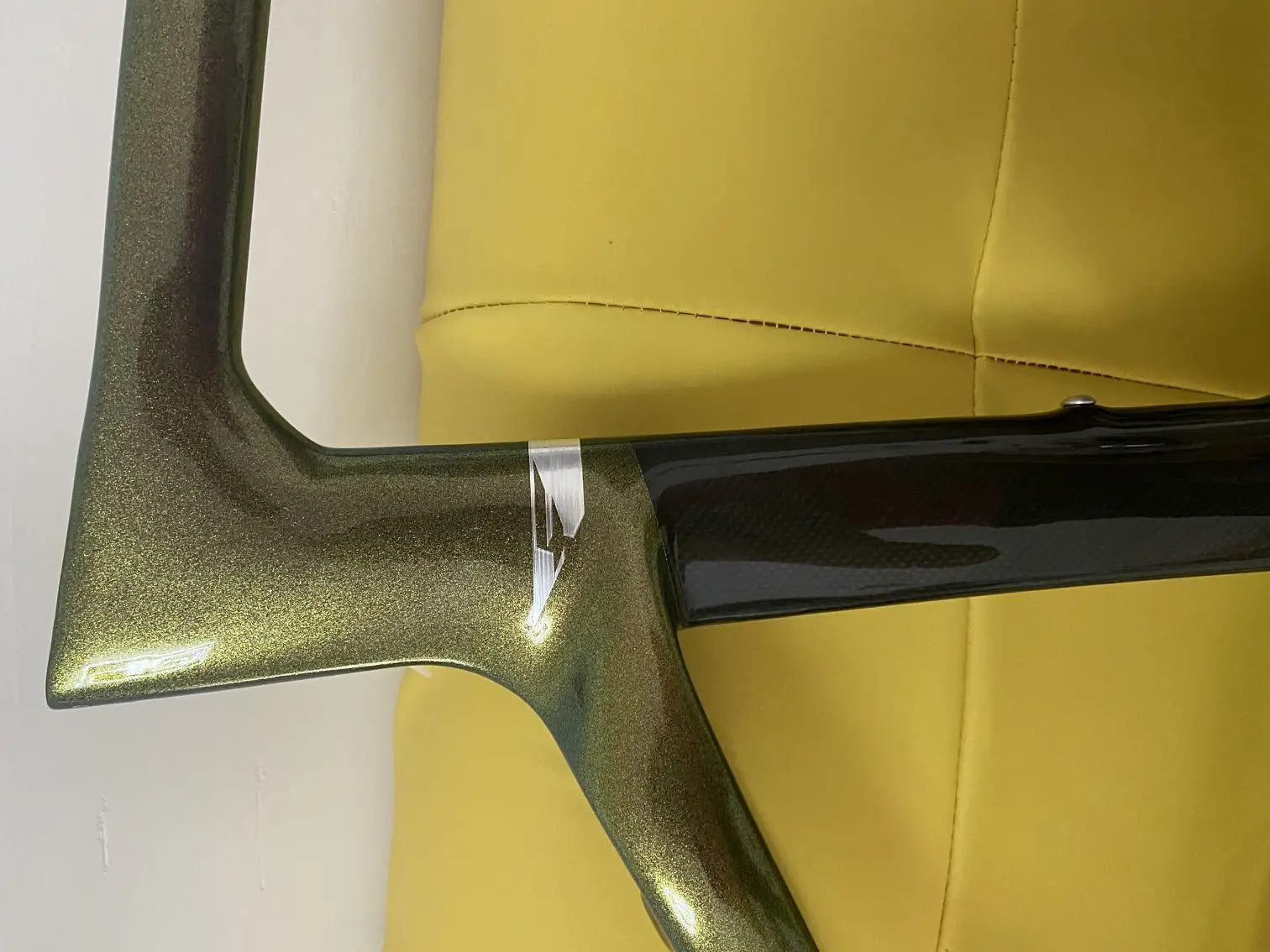 Black yellow road bike carbon frame T1100 1k glossy taiwan bicycle frame in carbon F cycling frameset 430-575mm rim brakes frame
Black yellow road bike carbon frame T1100 1k glossy taiwan bicycle frame in carbon F cycling frameset 430-575mm rim brakes frame