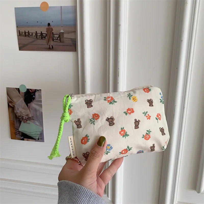 Kawaii Floral Travel Portable Cosmetic Lipstick Storage Bag Women Makeup Handbags Wallet Organizer Pencil Cases Pouch Pen Bags
Kawaii Floral Travel Portable Cosmetic Lipstick Storage Bag Women Makeup Handbags Wallet Organizer Pencil Cases Pouch Pen Bags