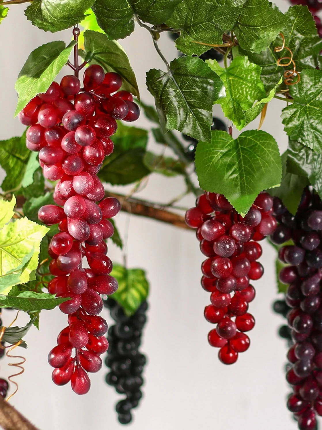 Simulated grape string simulated fruit plastic handle model props green plants fruit interior decoration pendants hanging phot
Simulated grape string simulated fruit plastic handle model props green plants fruit interior decoration pendants hanging phot