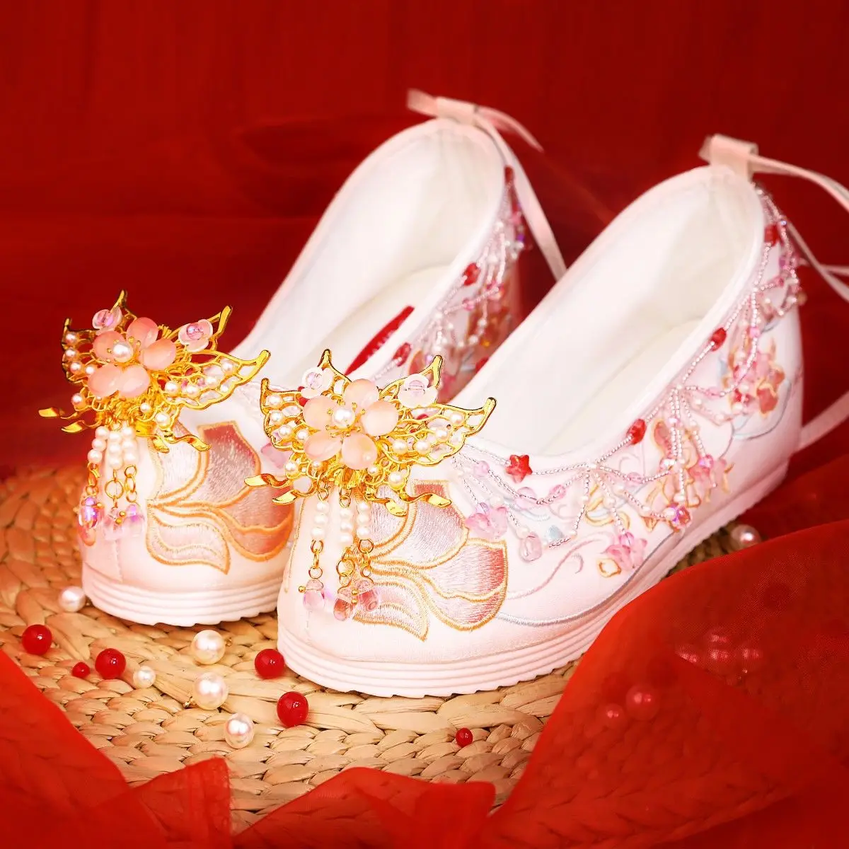 Original Summer Xiuhe Pearl Hanfu Shoes Heightened Embroidery Flower Bridal Shoes Female Red Wedding Cloth Shoes Accessories
Original Summer Xiuhe Pearl Hanfu Shoes Heightened Embroidery Flower Bridal Shoes Female Red Wedding Cloth Shoes Accessories
