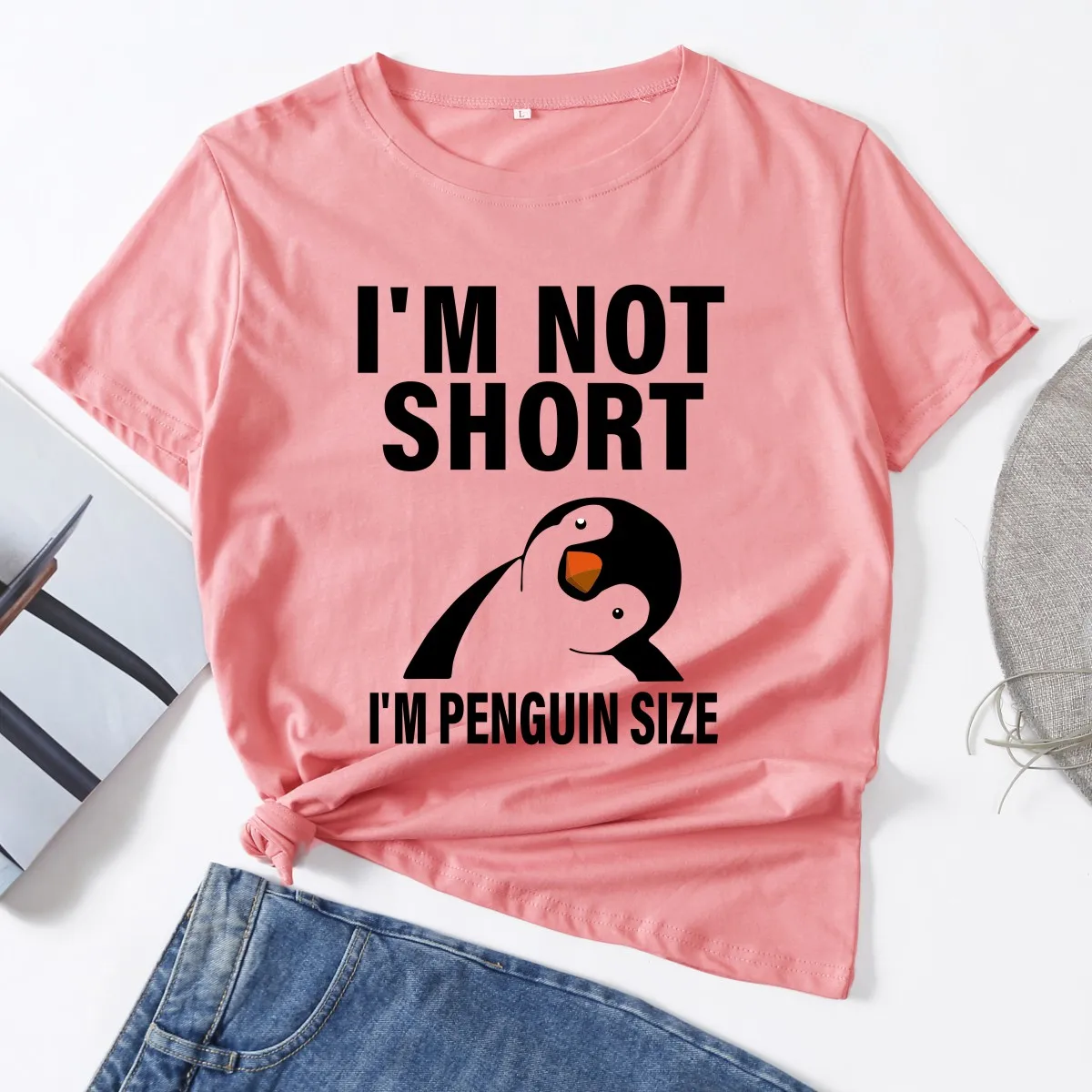 Женская футболка с рисунком I'm Not Short, я пингвин, футболки с короткими рукавами, женские летние топы хлопок, женская футболка с рисунком
Женская футболка с рисунком I'm Not Short, я пингвин, футболки с короткими рукавами, женские летние топы хлопок, женская футболка с рисунком