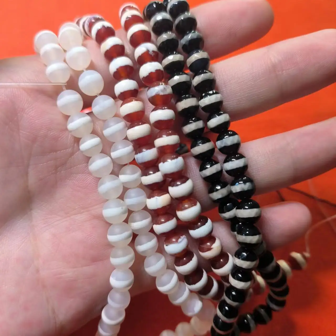 1pcs/lot natural black white and red first-line pharmacist long loose beads making a bracelet necklace earrings accessories diy
1pcs/lot natural black white and red first-line pharmacist long loose beads making a bracelet necklace earrings accessories diy