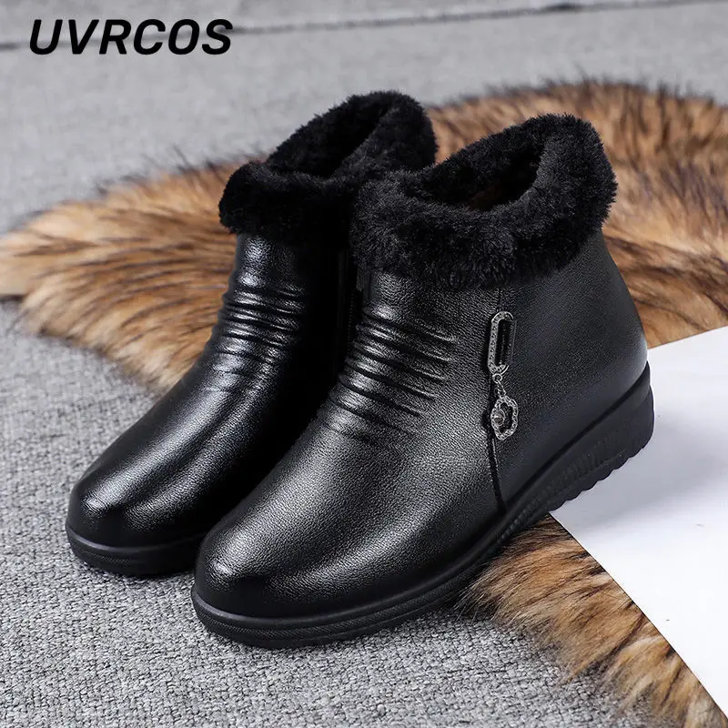 Women's Soft Soles Cotton Flat Boots Winter Snow Wool Thickened Thermal Leather Non-slip Waterproof Shoes Black Boots
Women's Soft Soles Cotton Flat Boots Winter Snow Wool Thickened Thermal Leather Non-slip Waterproof Shoes Black Boots