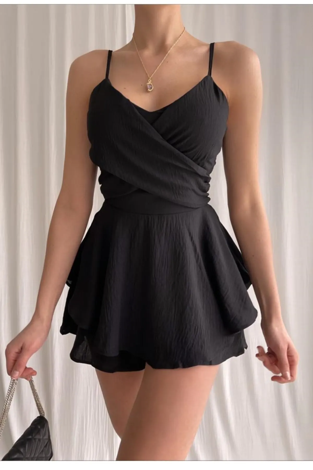 Women's Overalls Jessica Fabric Adjustable Strap Chest Shorts Black Jumpsuit Hot Casual Fashion Jumpsuit
Women's Overalls Jessica Fabric Adjustable Strap Chest Shorts Black Jumpsuit Hot Casual Fashion Jumpsuit