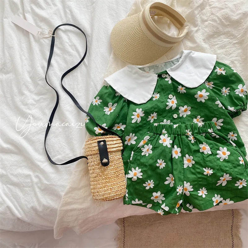 Super Cute Korean Style Toddler Girls Summer Outfits Short Sleeve Daisy Pattern Green T Shirt Shorts Sets kindergarten Suits
Super Cute Korean Style Toddler Girls Summer Outfits Short Sleeve Daisy Pattern Green T Shirt Shorts Sets kindergarten Suits