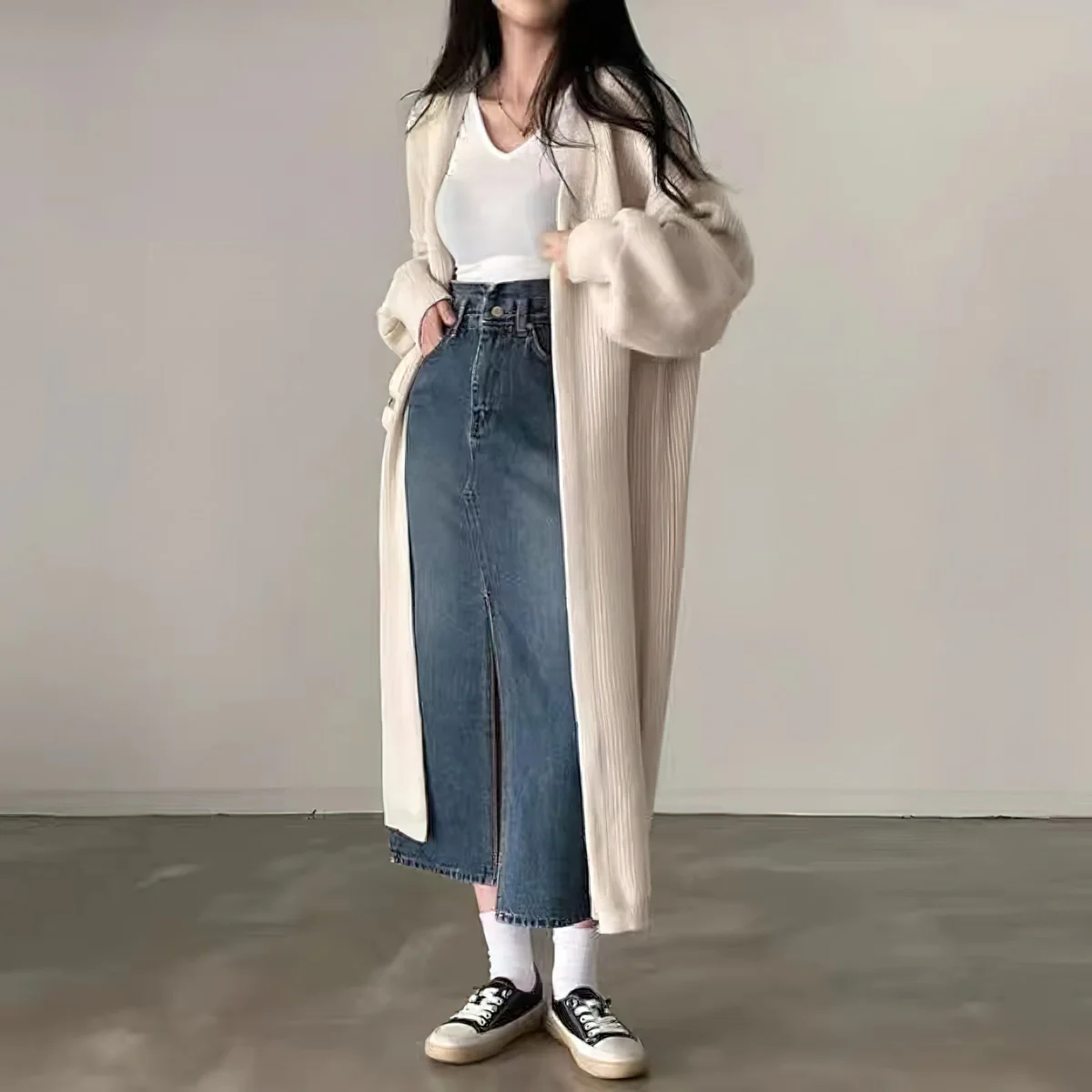 Knitted Long Cardigan Sweater Jacket for Women, Warm, Loose and Slim, Autumn and Winter Lazy Soft Waxy Top
Knitted Long Cardigan Sweater Jacket for Women, Warm, Loose and Slim, Autumn and Winter Lazy Soft Waxy Top