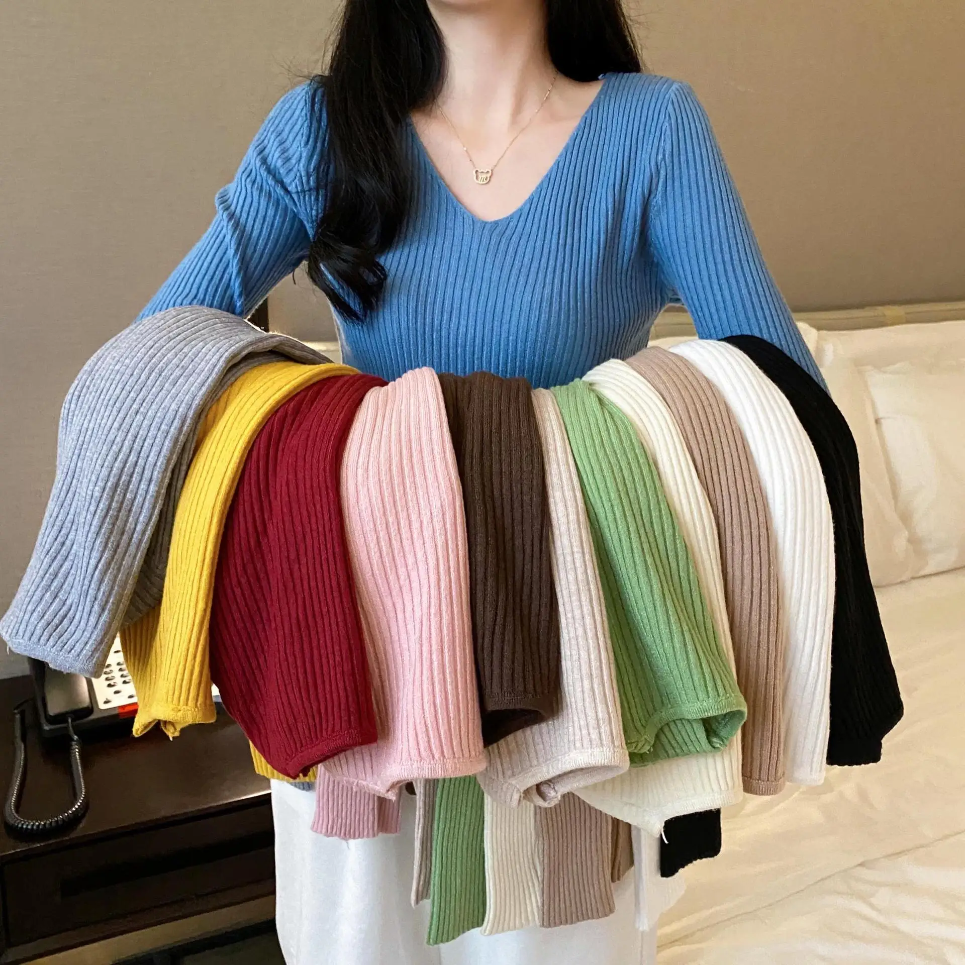 12-color selection V-neck sweater Women's fall long-sleeved slim stretch knitted top
12-color selection V-neck sweater Women's fall long-sleeved slim stretch knitted top