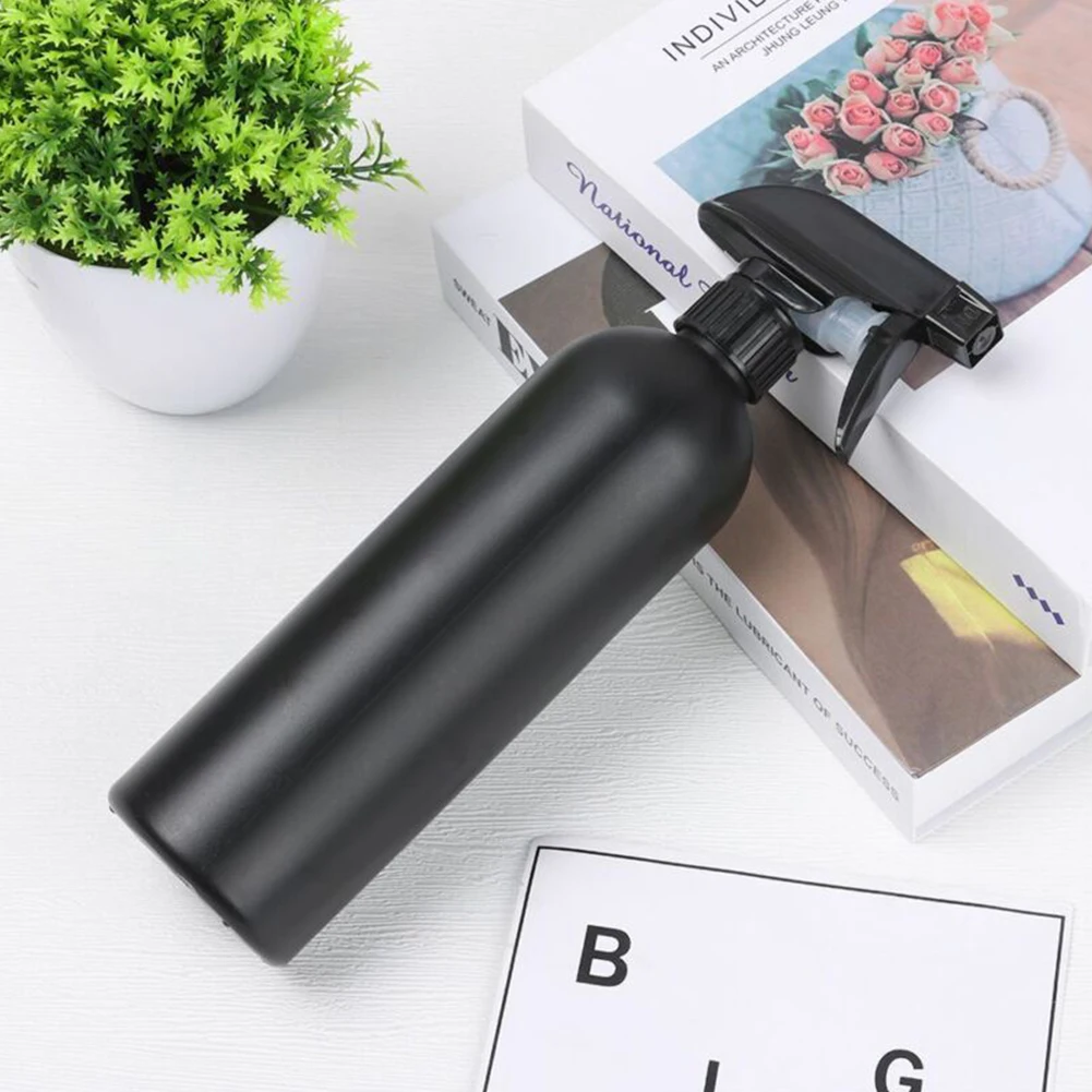 500ML Black Hairdressing Spray Bottle Refillable Fine Mist Water Sprayer Barber Hair Salon Oil Cleaner Bottle
500ML Black Hairdressing Spray Bottle Refillable Fine Mist Water Sprayer Barber Hair Salon Oil Cleaner Bottle