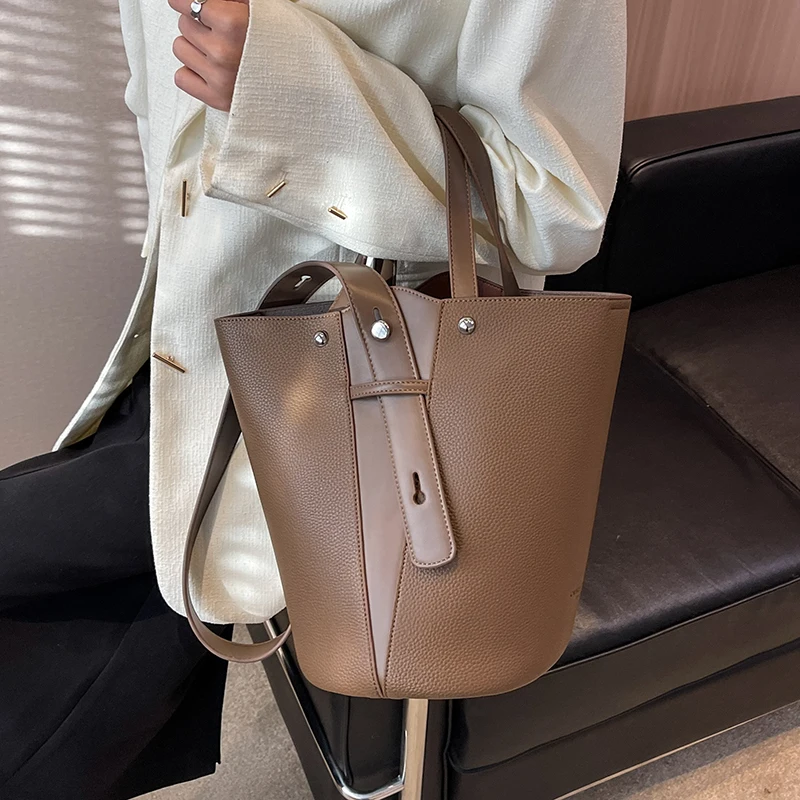 Сумка-мешок для женщин, Новинка осени 2023, вместительные сумки через плечо из мягкой кожи, элегантные модные сумки-тоут
Сумка-мешок для женщин, Новинка осени 2023, вместительные сумки через плечо из мягкой кожи, элегантные модные сумки-тоут