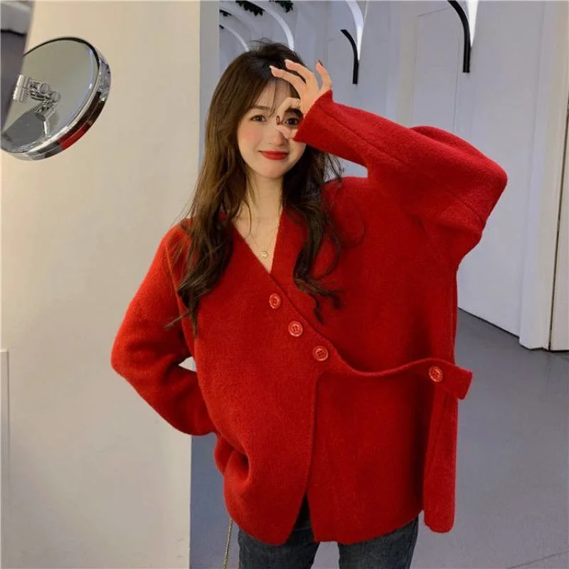 Sweater women's sweater women's autumn and winter 2022 new design sense oblique buckle collar loose soft waxy long sleeved
Sweater women's sweater women's autumn and winter 2022 new design sense oblique buckle collar loose soft waxy long sleeved