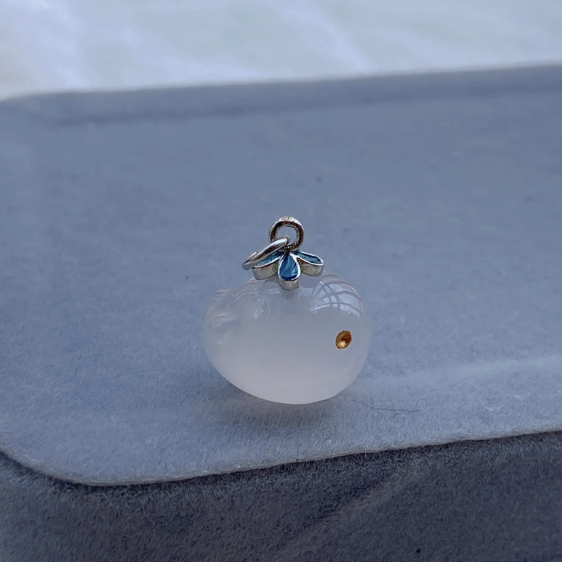 10PCS Cute Natural White Chalcedony Agate Small Whale Animal Pendant Healing Gems DIY Accessories For Jewelry Making wholesale
10PCS Cute Natural White Chalcedony Agate Small Whale Animal Pendant Healing Gems DIY Accessories For Jewelry Making wholesale