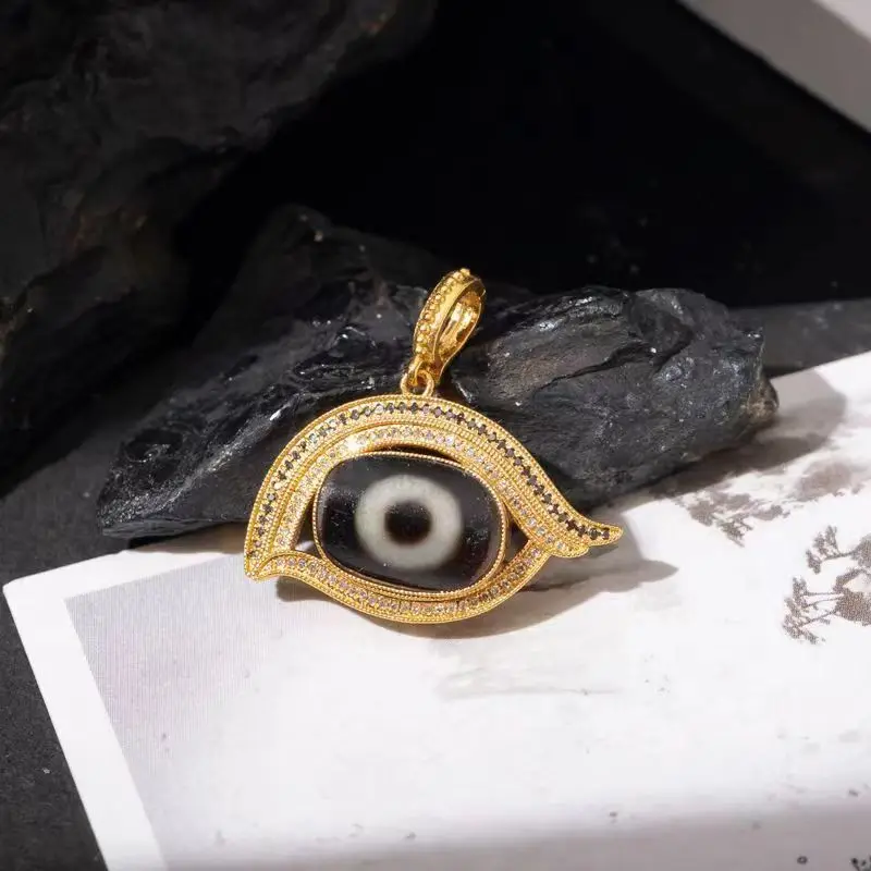 Yinxi Tibet Tianzhu Inlaid Zircon Phoenix Eye Pendant Exquisite and Versatile Retro High Grade Medium Ancient Culture and Art St
Yinxi Tibet Tianzhu Inlaid Zircon Phoenix Eye Pendant Exquisite and Versatile Retro High Grade Medium Ancient Culture and Art St