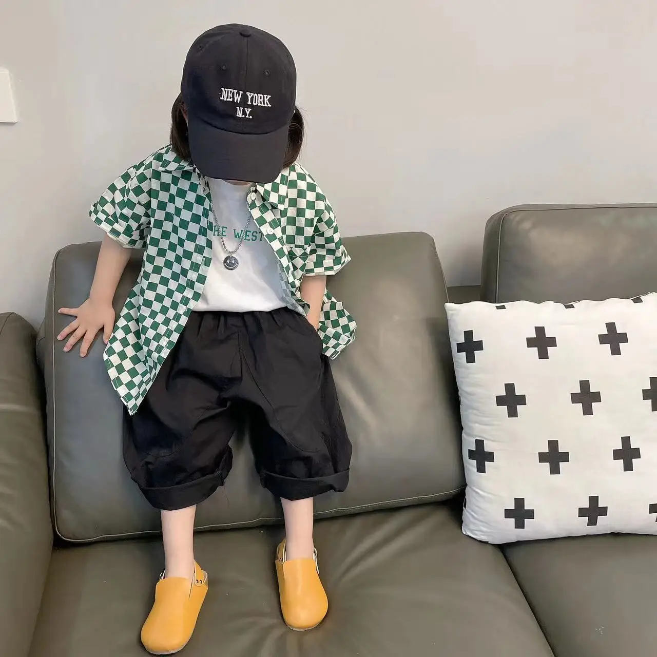 Children's Jacket Suit Spring/summer Versatile Letter-printed T-shirt Fresh Medium Long Shirt Two-piece Set
Children's Jacket Suit Spring/summer Versatile Letter-printed T-shirt Fresh Medium Long Shirt Two-piece Set
