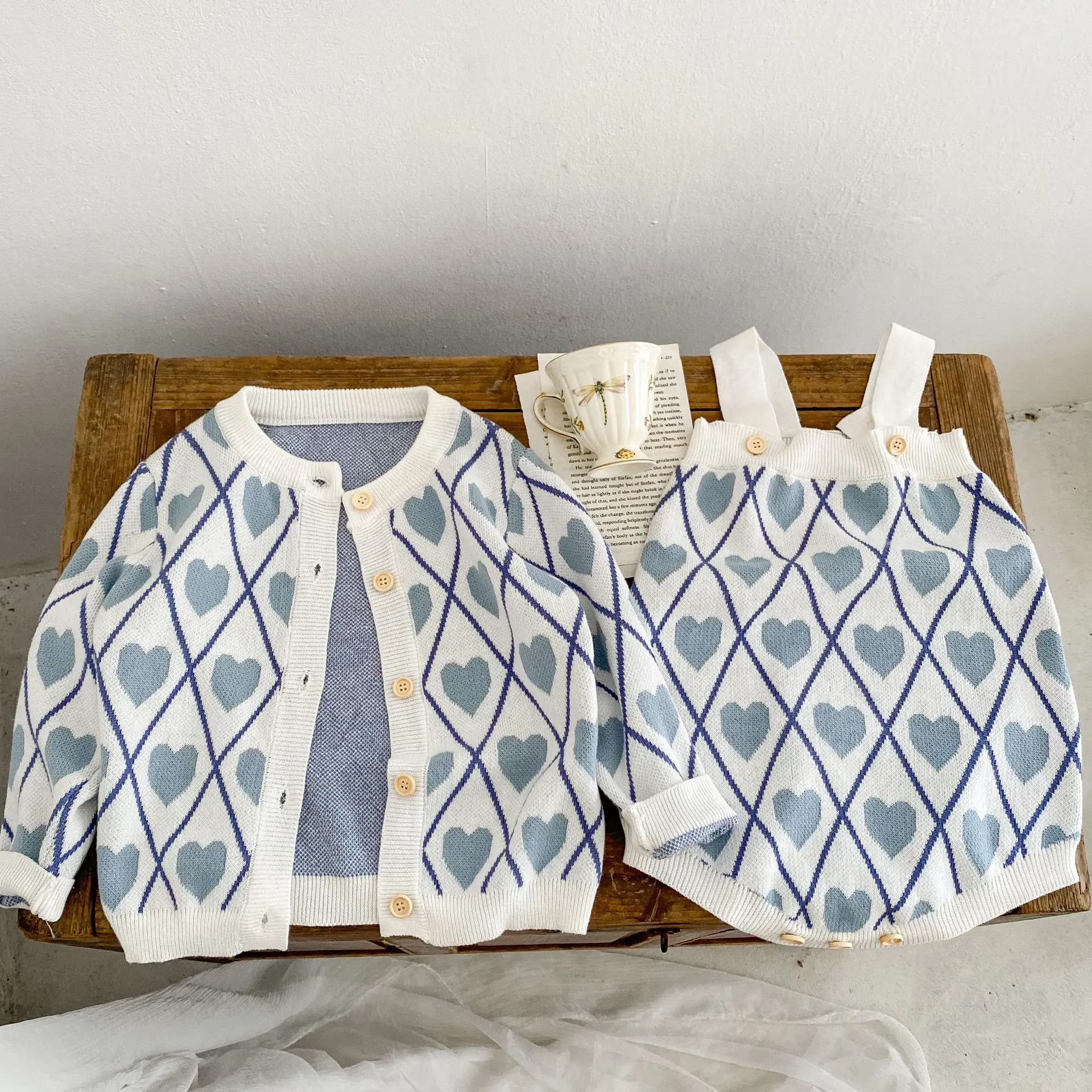 2023 Baby Autumn Clothes Set Newborn Knitted Outfits Boys Girls Cardigan Bloomer Body Suit Children Two Pieces Sweaters
2023 Baby Autumn Clothes Set Newborn Knitted Outfits Boys Girls Cardigan Bloomer Body Suit Children Two Pieces Sweaters