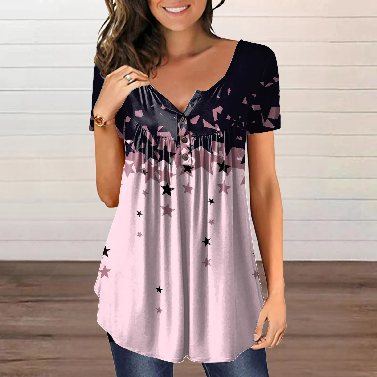 Блузка женская плиссированная на пуговицах, с V-образным вырезом и коротким рукавом 
Блузка женская плиссированная на пуговицах, с V-образным вырезом и коротким рукавом