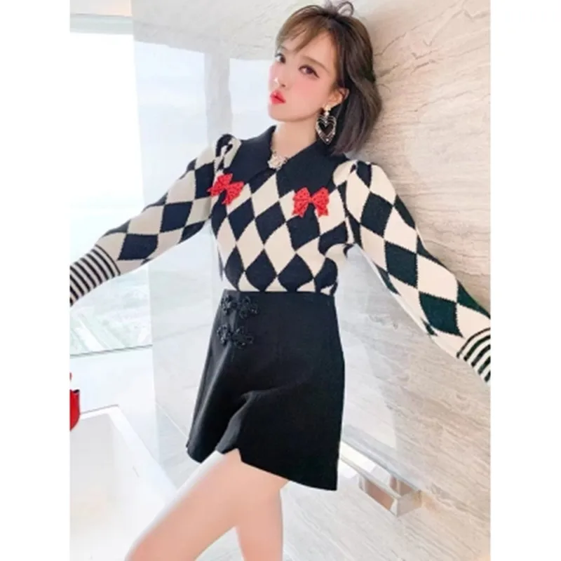 DALMAZZO Sweet Lapel Bow Decorate Black White Rhombus Striped Sweater Fall Women Pullovers Long Sleeve Short Knitted Tops
DALMAZZO Sweet Lapel Bow Decorate Black White Rhombus Striped Sweater Fall Women Pullovers Long Sleeve Short Knitted Tops