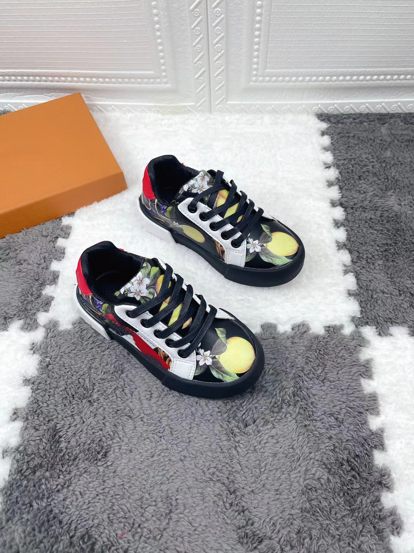 2022 Spring and autumn high quality fashion brand printed stitched elastic band board shoes for boys and girls sizes 26 to 35
2022 Spring and autumn high quality fashion brand printed stitched elastic band board shoes for boys and girls sizes 26 to 35