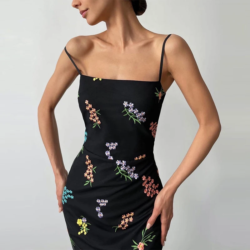 Fashion Women's Floral Embroidery 2022 New Summer Sling Mid-length Dress Bohemian Temperament Slim Sexy Beach Dress for Women
Fashion Women's Floral Embroidery 2022 New Summer Sling Mid-length Dress Bohemian Temperament Slim Sexy Beach Dress for Women