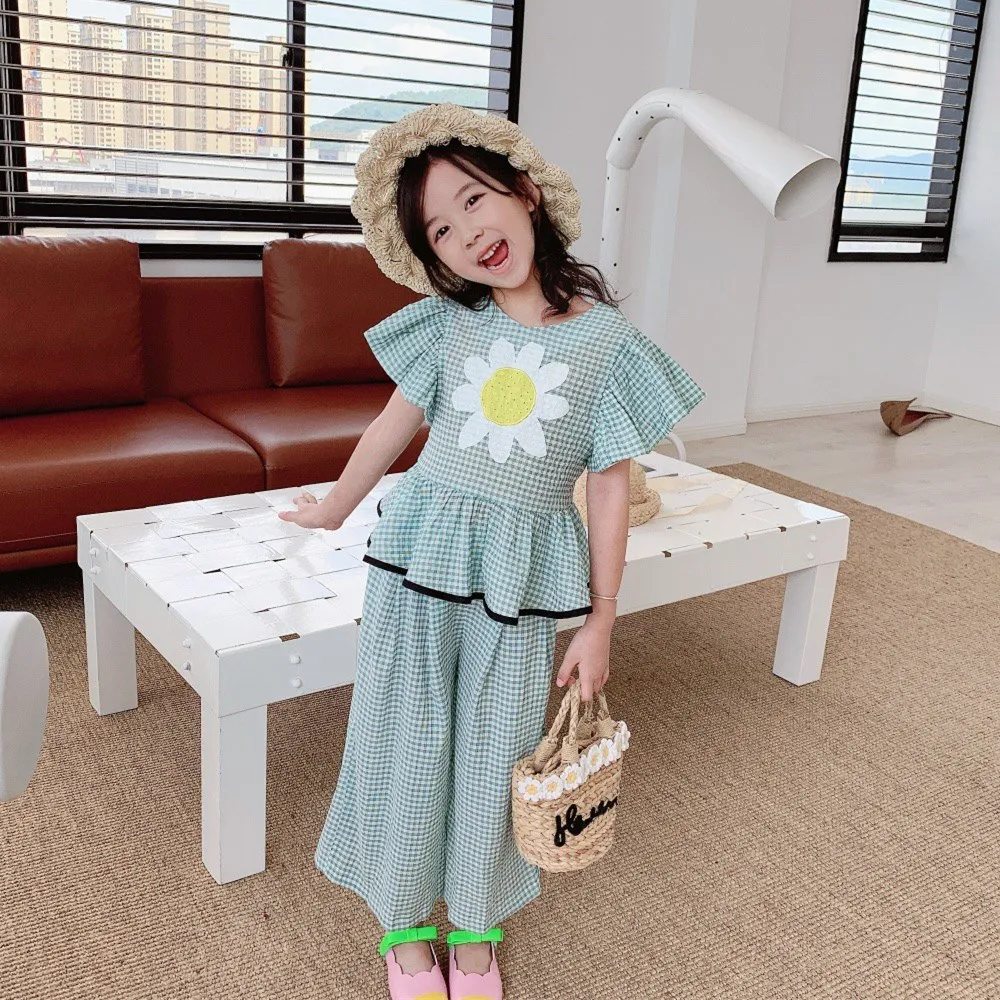 girls summer suit baby 2pcs clothes Sweet little daisy plaid puff-sleeve top + loose wide-leg pants
girls summer suit baby 2pcs clothes Sweet little daisy plaid puff-sleeve top + loose wide-leg pants