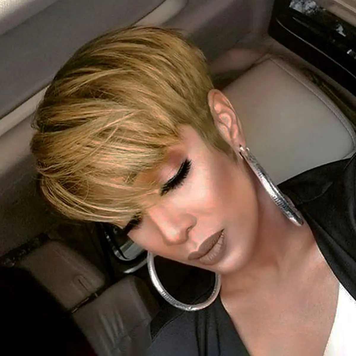 Short Pixie Cut Wig Ombre Blonde colored Wig Cheap Human Hair Wigs Straight Bob Wig With Bangs Full Machine Human Hair for Women
Short Pixie Cut Wig Ombre Blonde colored Wig Cheap Human Hair Wigs Straight Bob Wig With Bangs Full Machine Human Hair for Women