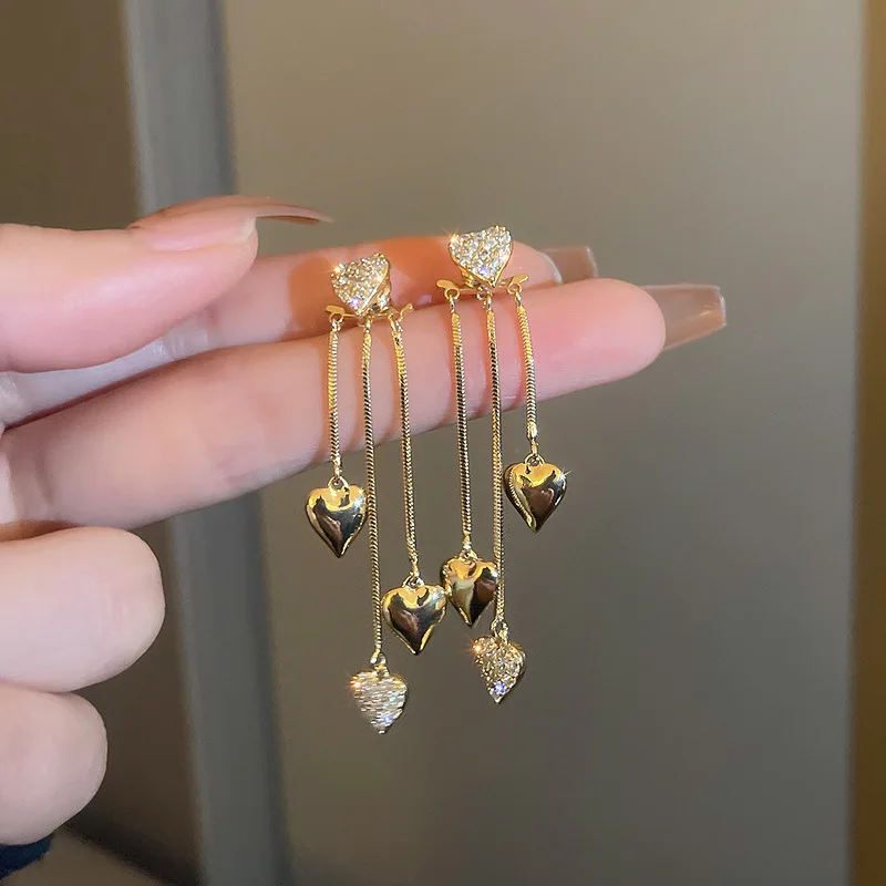 Zinc-plated gold zircon heart shaped tassel earrings French high-end light luxury earrings earrings fashion temperament
Zinc-plated gold zircon heart shaped tassel earrings French high-end light luxury earrings earrings fashion temperament