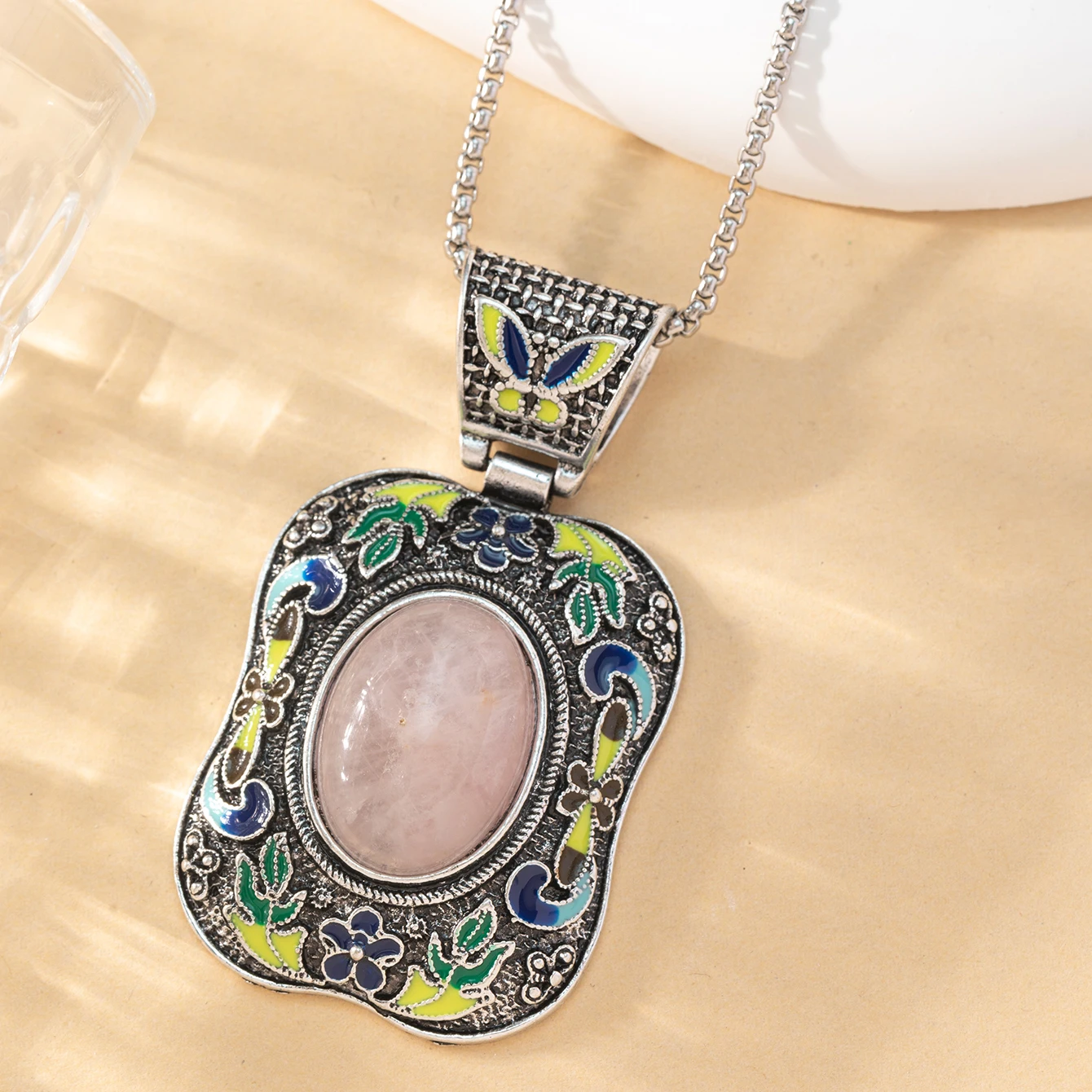 Vintage Exquisite Alloy Carved Flower Crystal Pendant Necklace Natural Semi precious Stone Rose Quartz Jewelry Accessories Gift
Vintage Exquisite Alloy Carved Flower Crystal Pendant Necklace Natural Semi precious Stone Rose Quartz Jewelry Accessories Gift