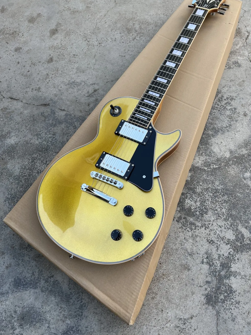 LP Electric Guitar,Gold Top, Rosewood Fingerboard Tune-O-Matic Bridge Free Shipping
LP Electric Guitar,Gold Top, Rosewood Fingerboard Tune-O-Matic Bridge Free Shipping