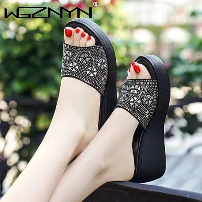 2022 Women Crystal Sandals Platform Sandals Shoes Women Summer Sandals Slipper Indoor Outdoor Beach Shoes Female Bling Slippers
2022 Women Crystal Sandals Platform Sandals Shoes Women Summer Sandals Slipper Indoor Outdoor Beach Shoes Female Bling Slippers