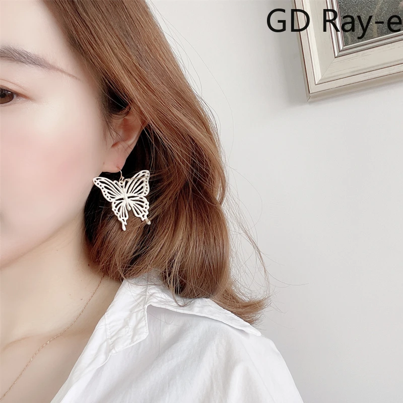 Korean Fashion Butterfly Earrings Sweet Students Hollow OutE arrings Girl's Trendy Simple Bohemia Stud Earrings for Women G9
Korean Fashion Butterfly Earrings Sweet Students Hollow OutE arrings Girl's Trendy Simple Bohemia Stud Earrings for Women G9