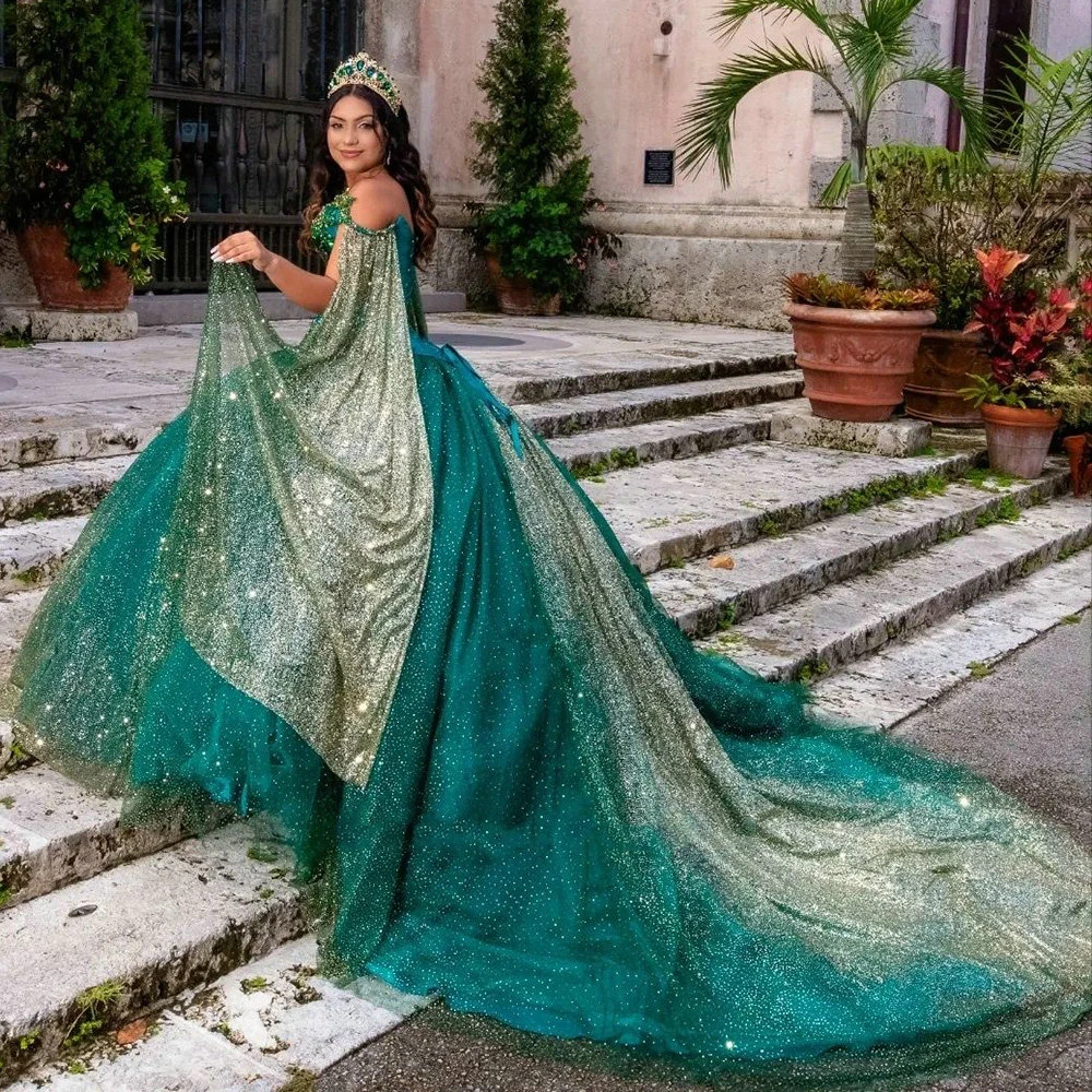 Haute Couture Emerald Green Off The Shoulder Quinceanera Dress Ball Gown Vestidos De XV Años 3D Flowers Lace Crystal Sweet
Haute Couture Emerald Green Off The Shoulder Quinceanera Dress Ball Gown Vestidos De XV Años 3D Flowers Lace Crystal Sweet