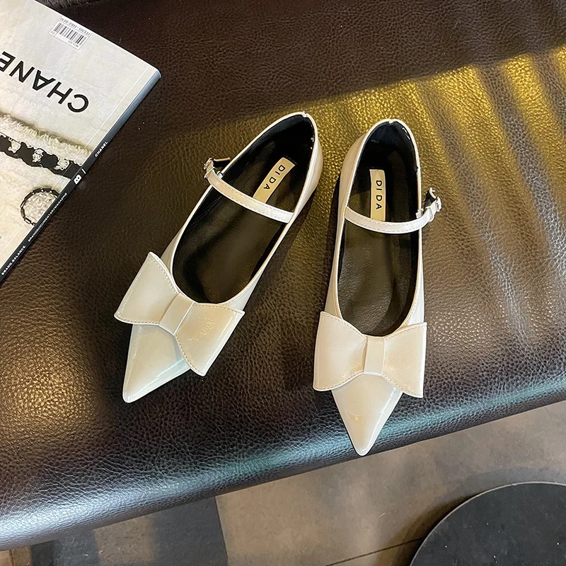 2022 New Spring Women's Single shoes Flat-bottom Fashion Pointed Bow Decoration Retro Elegant Versatile Mary Jane for Women
2022 New Spring Women's Single shoes Flat-bottom Fashion Pointed Bow Decoration Retro Elegant Versatile Mary Jane for Women