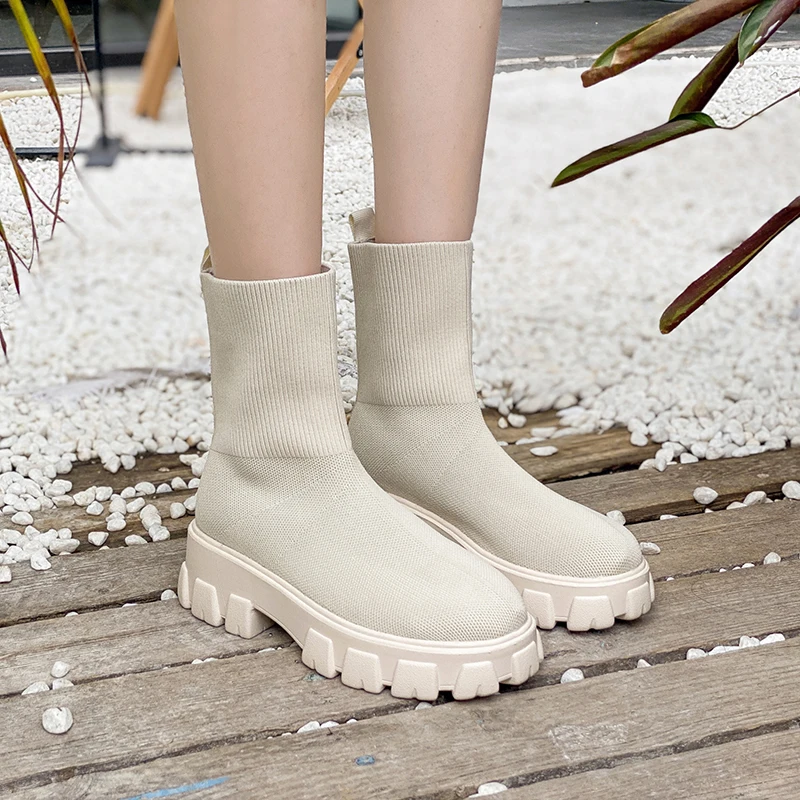 2021 Autumn Winter New Couple Socks Shoes Women Thick-soled Casual Large Size Net Red Knitted Short Boots Women botas de mujer
2021 Autumn Winter New Couple Socks Shoes Women Thick-soled Casual Large Size Net Red Knitted Short Boots Women botas de mujer