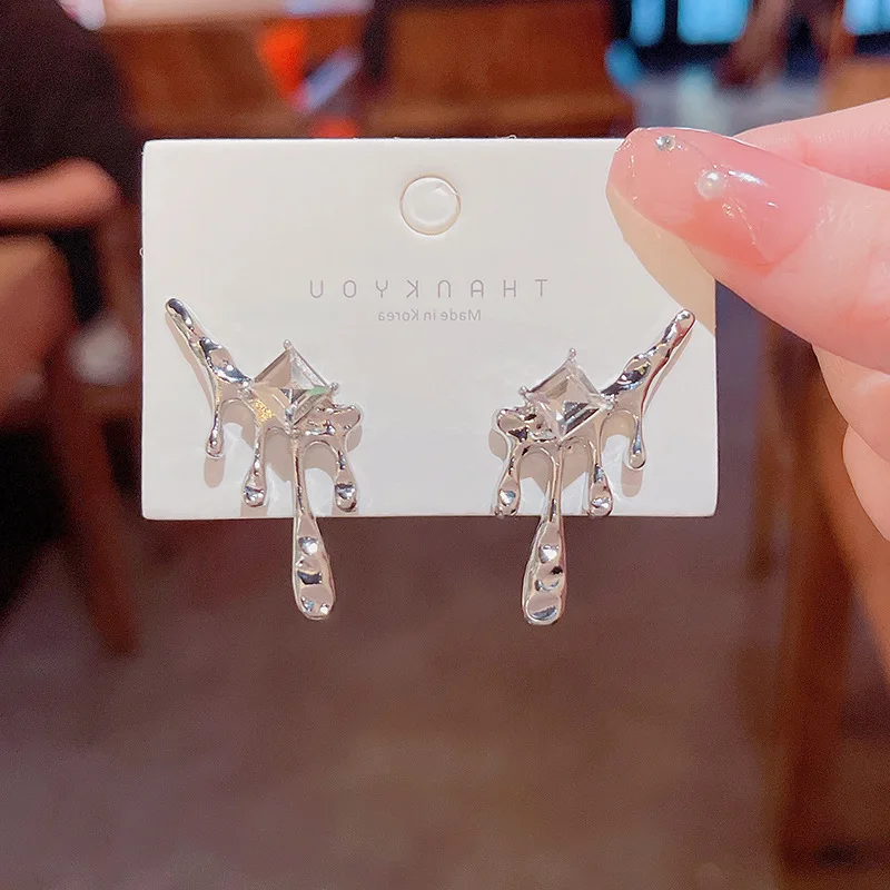 S925 Silver Needle Light Luxury Irregular Minority Lava Metal Earrings Cold Wind Sweet Cool Personalized Temperament Earrings
S925 Silver Needle Light Luxury Irregular Minority Lava Metal Earrings Cold Wind Sweet Cool Personalized Temperament Earrings