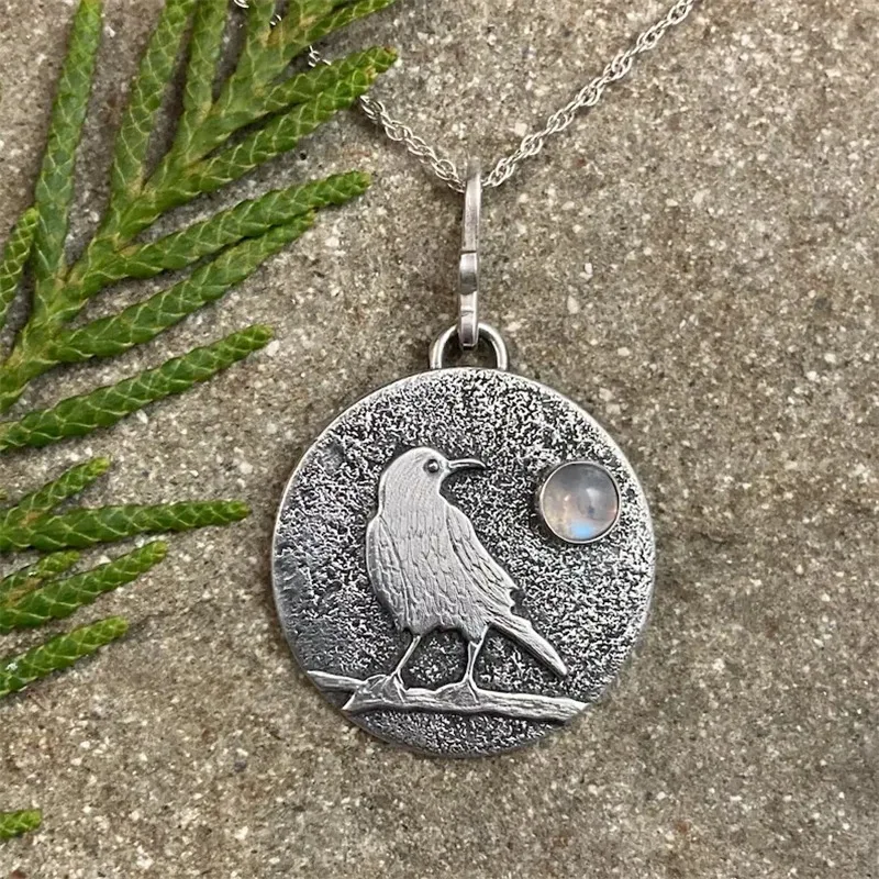 New Animal Pendant Necklace Women Men Creative Vintage Inlaid Moonstone Moon Branches Crow Necklace Anniversary Gift Jewelry
New Animal Pendant Necklace Women Men Creative Vintage Inlaid Moonstone Moon Branches Crow Necklace Anniversary Gift Jewelry